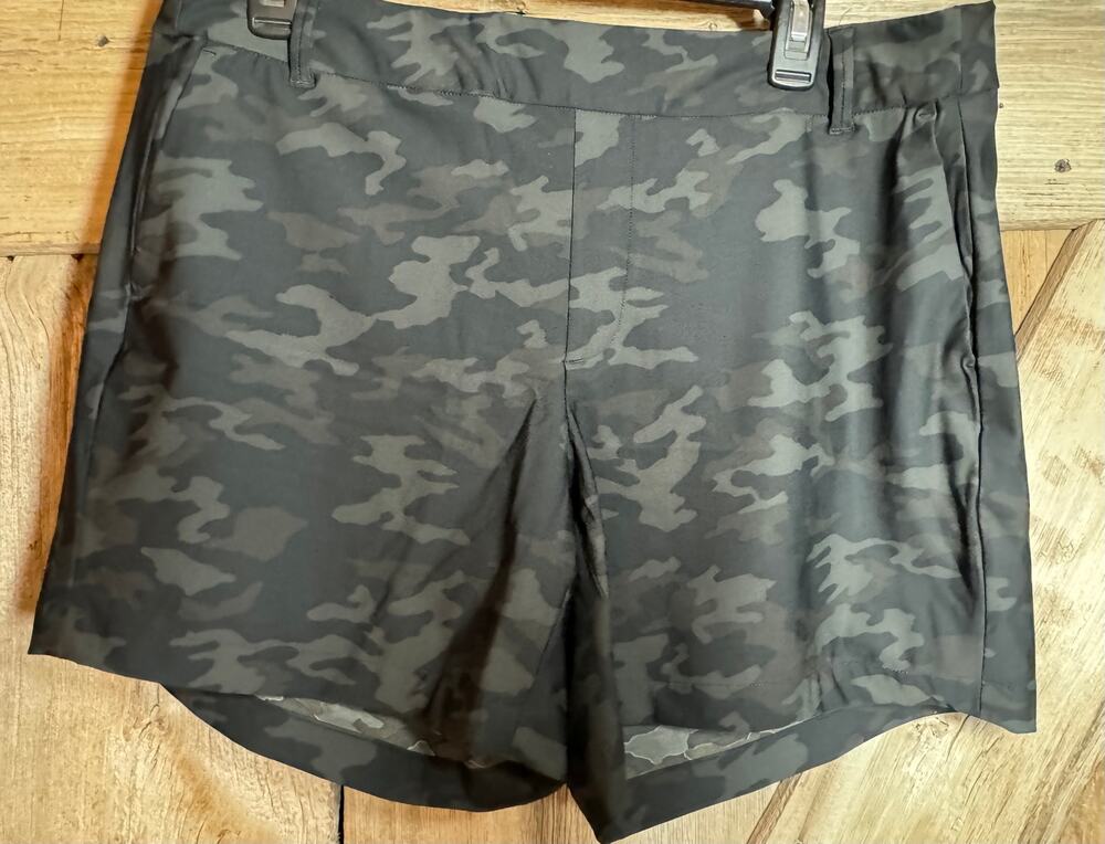SPANX Sunshine Camo Print Shorts 6” Size XL Extra Large Women's
